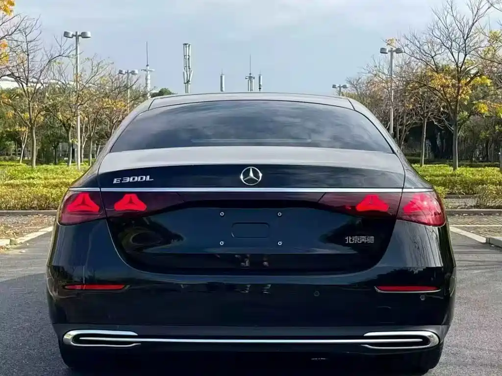 Mercedes-Benz E-Class — миниатюра 7