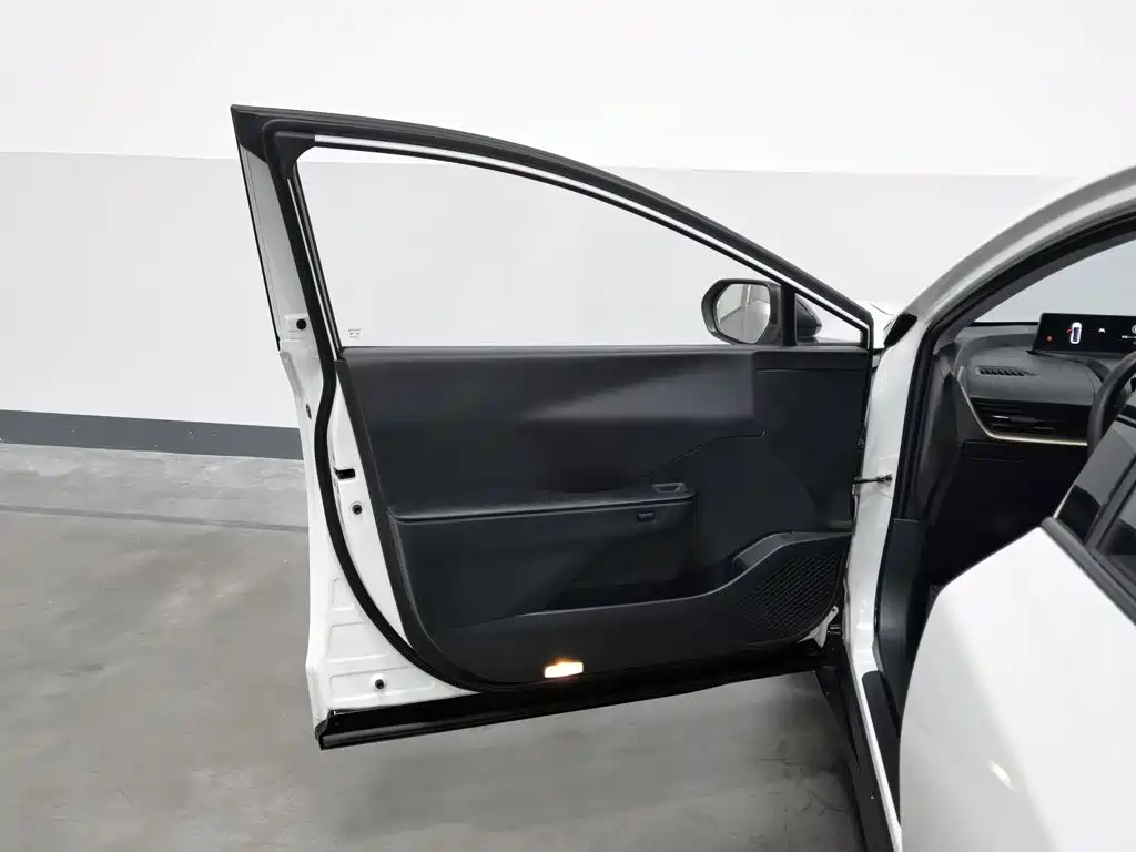 Toyota bZ3 — миниатюра 8