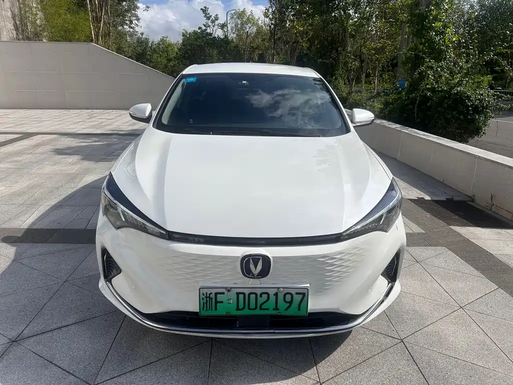 Changan Eado New Energy — миниатюра 2