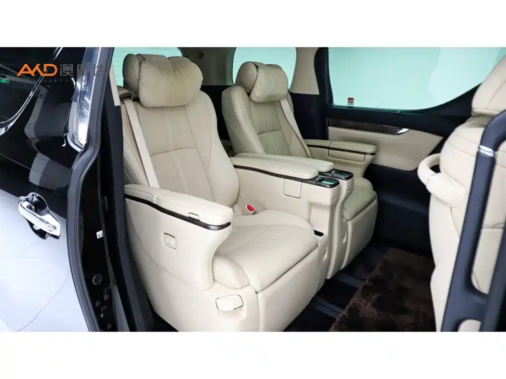 Toyota Alphard — миниатюра 8