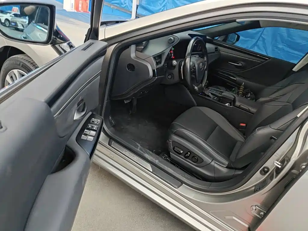 Lexus ES — миниатюра 16