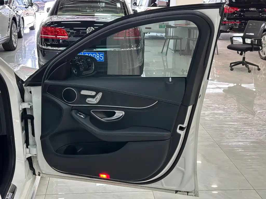 Mercedes-Benz C-Class — миниатюра 14