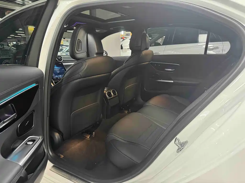 Mercedes-Benz C-Class — миниатюра 8