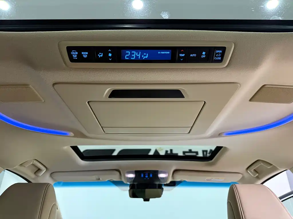 Toyota Alphard — миниатюра 18