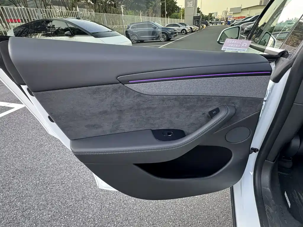 Tesla Model Y L — миниатюра 13
