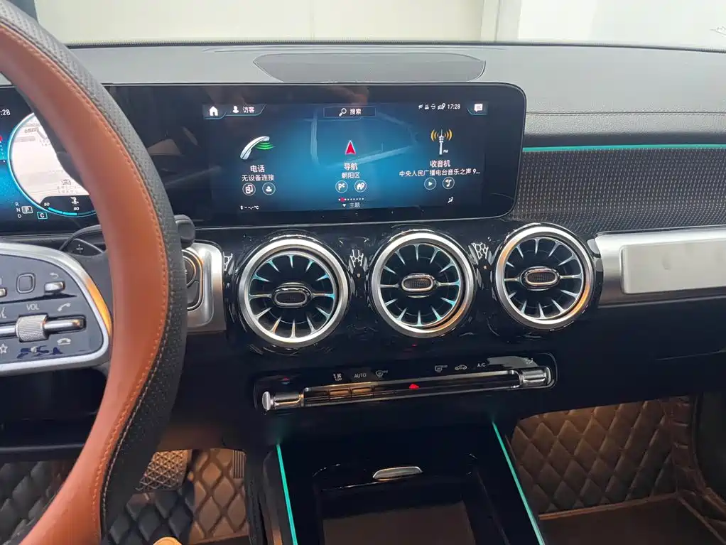 Mercedes-Benz GLB — миниатюра 9