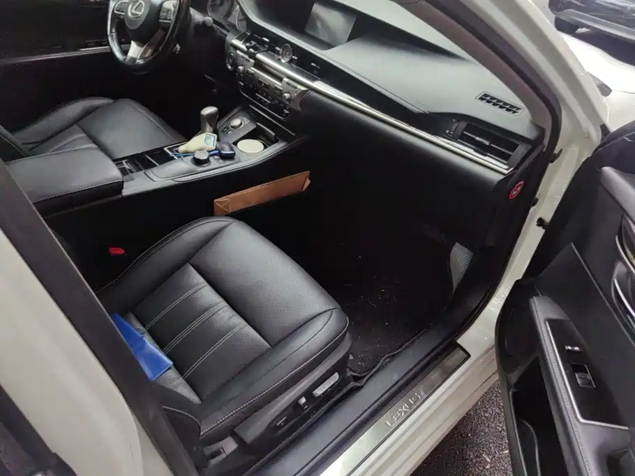 Lexus ES — миниатюра 8