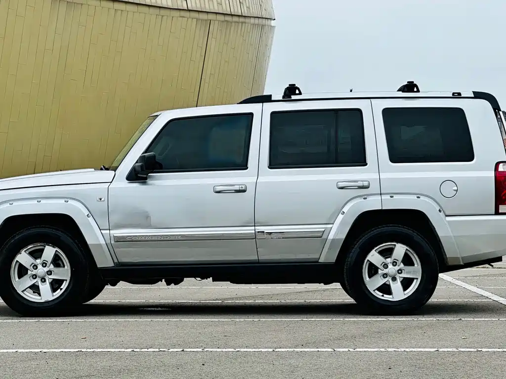 Jeep Commander Classic — миниатюра 8