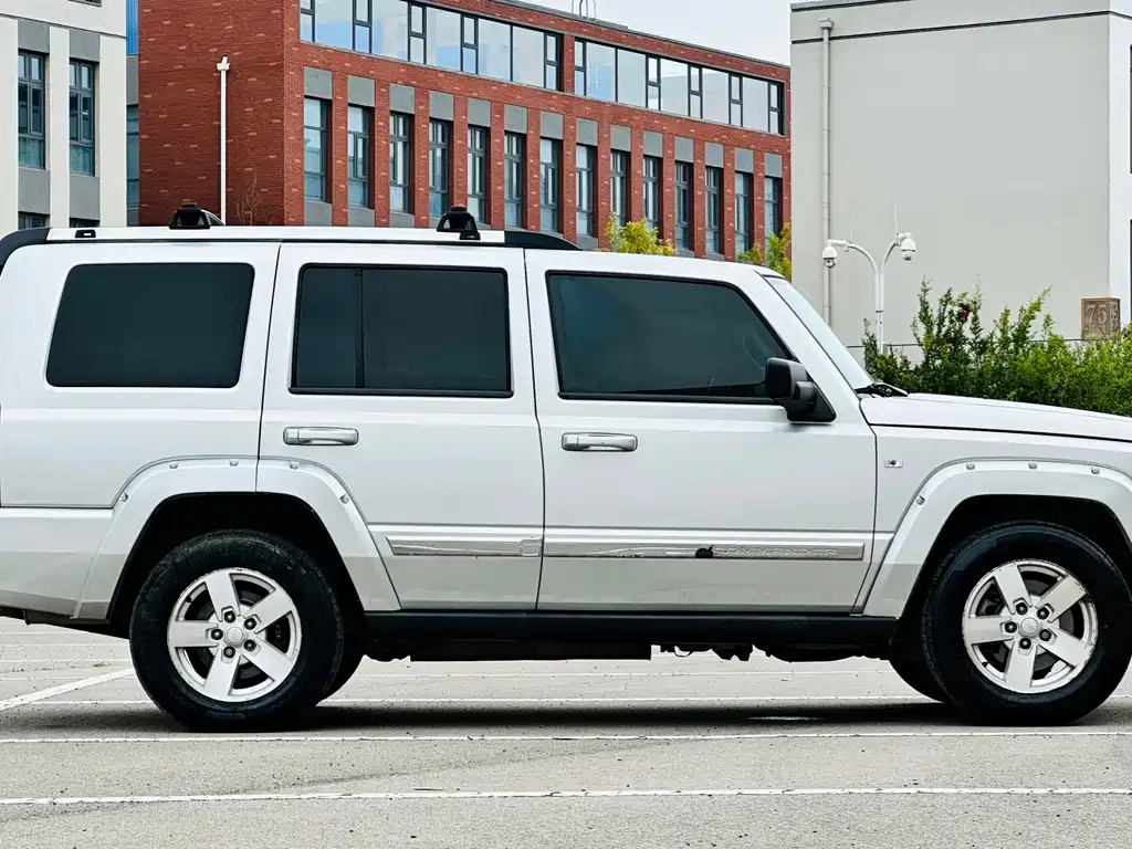 Jeep Commander Classic — миниатюра 4