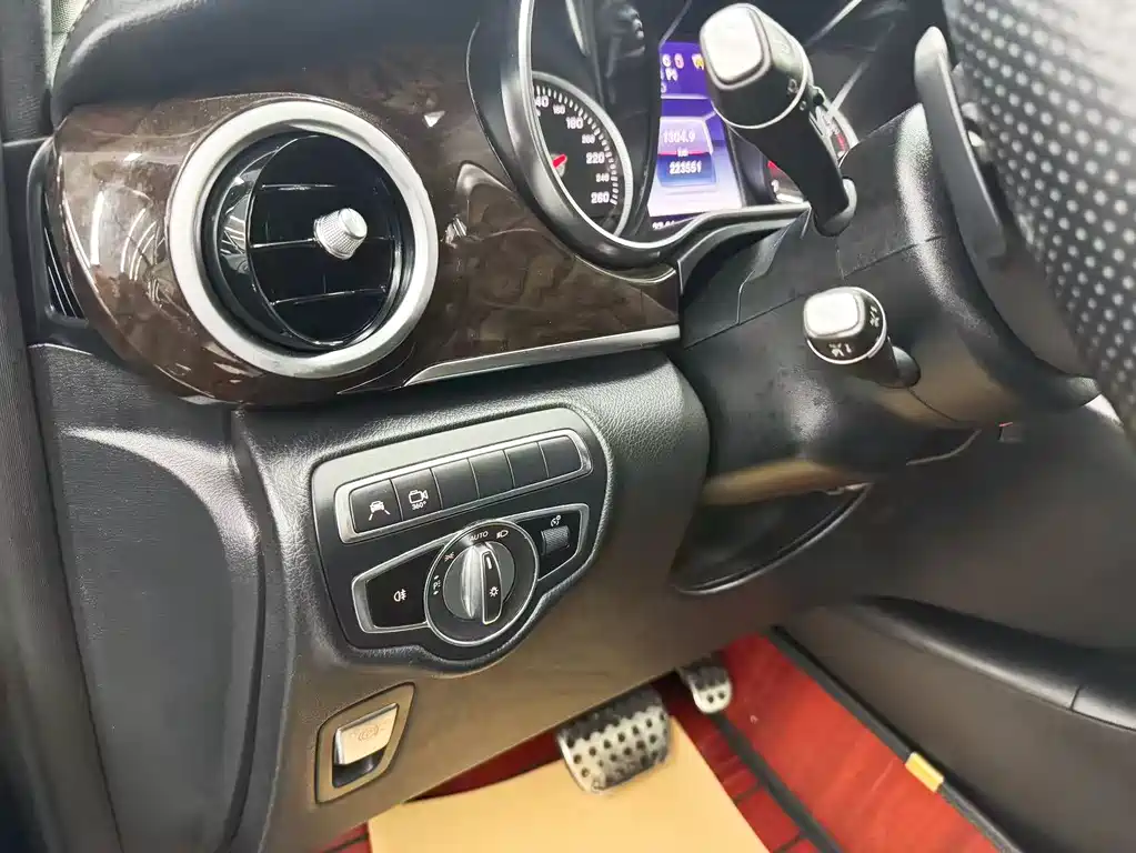 Mercedes-Benz V-Class — миниатюра 16