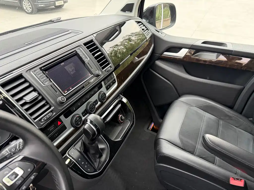 Volkswagen Multivan — миниатюра 6