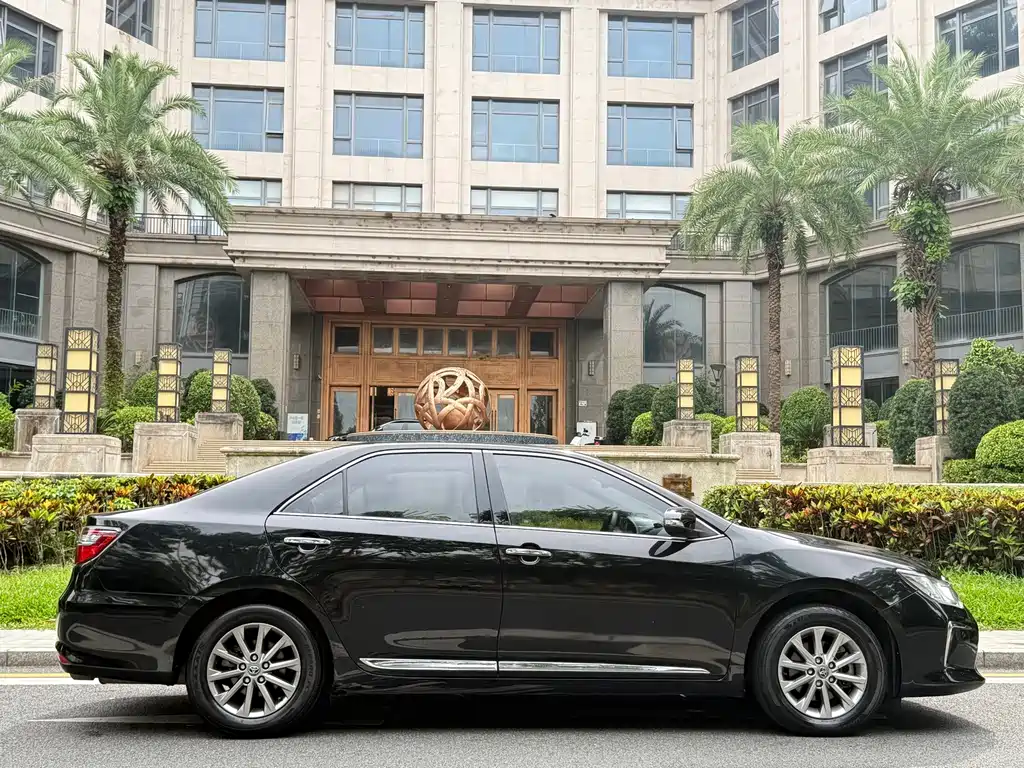 Toyota Camry — миниатюра 18