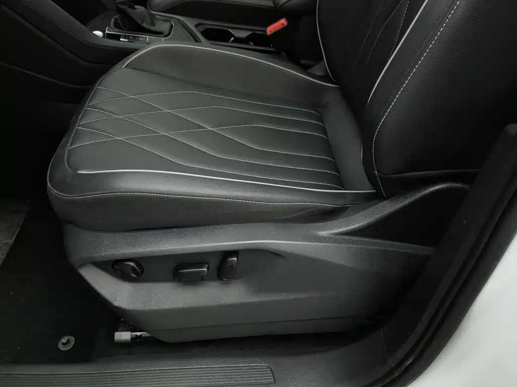 Volkswagen Tiguan L — миниатюра 20