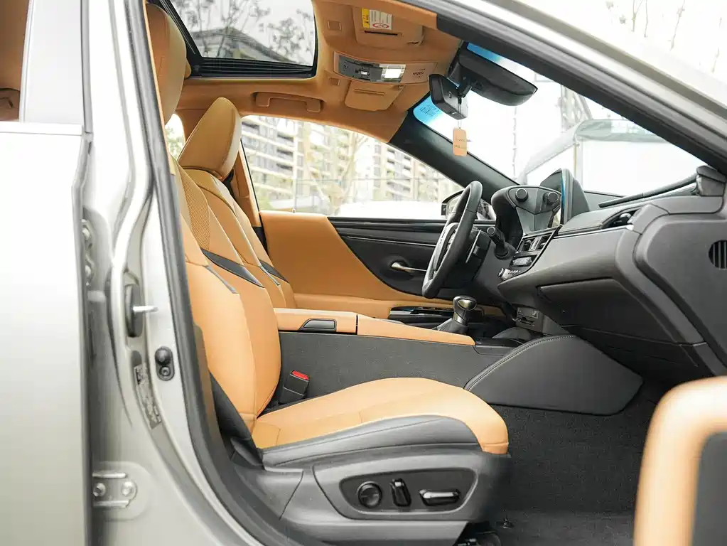 Lexus ES — миниатюра 11