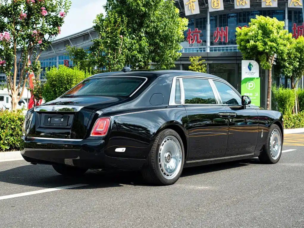 Rolls-Royce Phantom — миниатюра 3