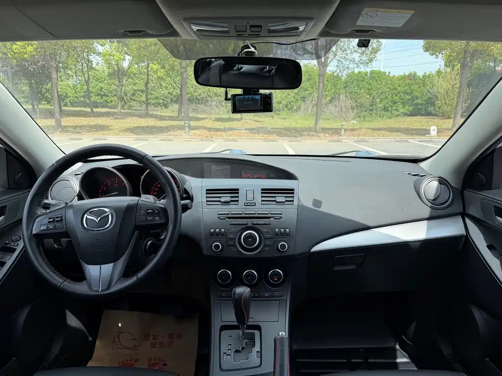 Mazda Mazda3 3 2012 2.0L AT Luxury