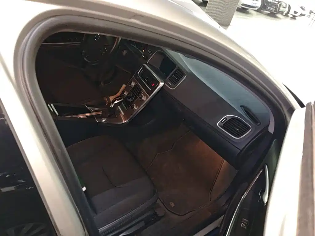 Volvo S60 — миниатюра 25