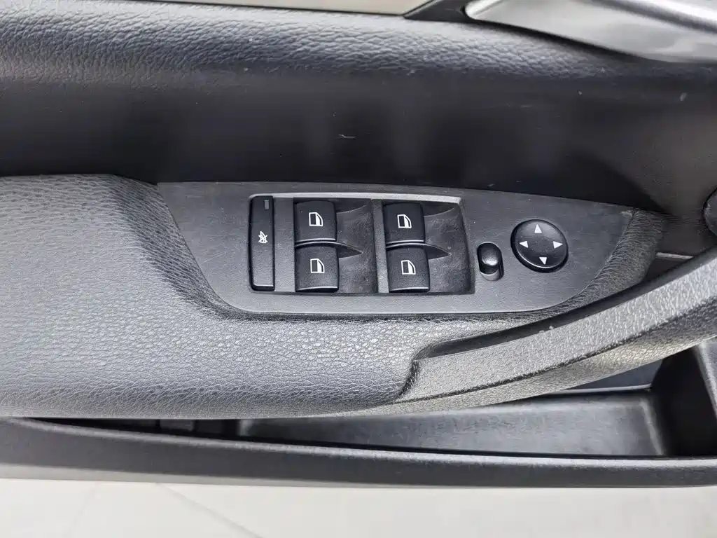 BMW X1 — миниатюра 9