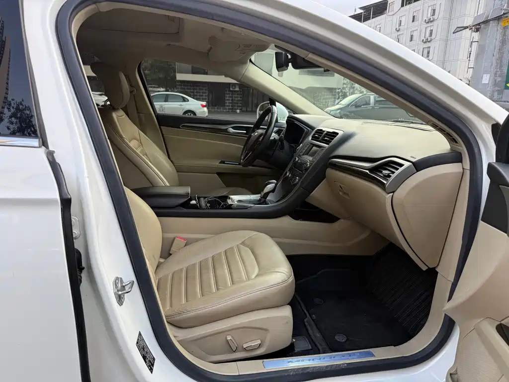 Ford Mondeo — миниатюра 7