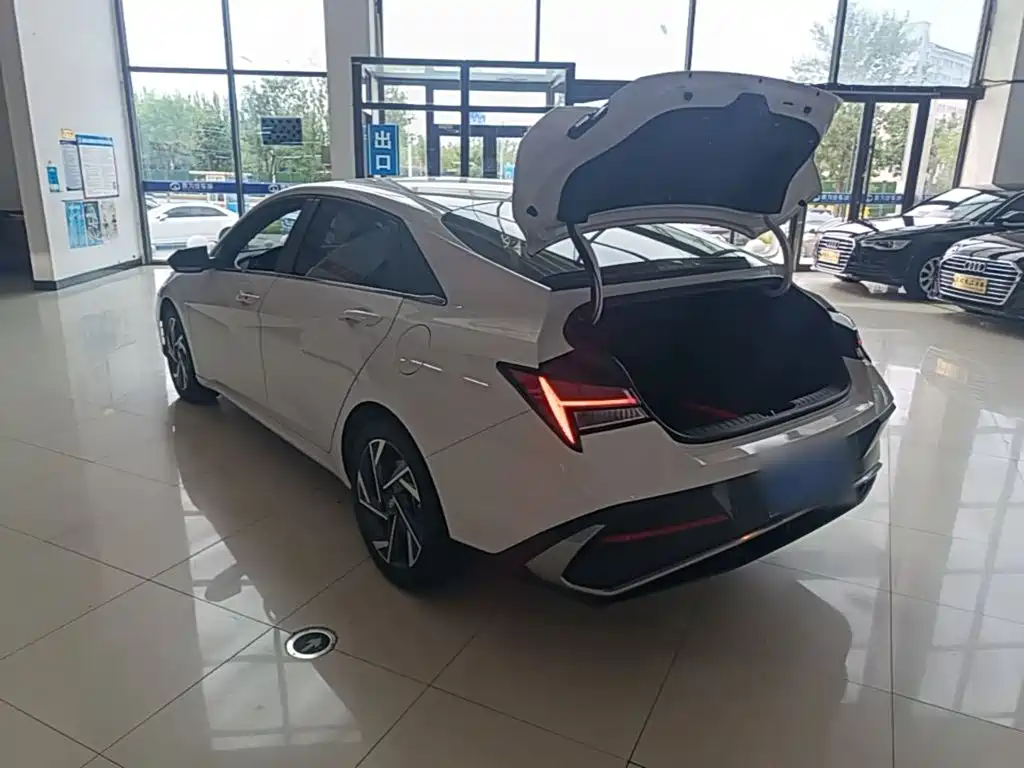 Hyundai Elantra — миниатюра 5