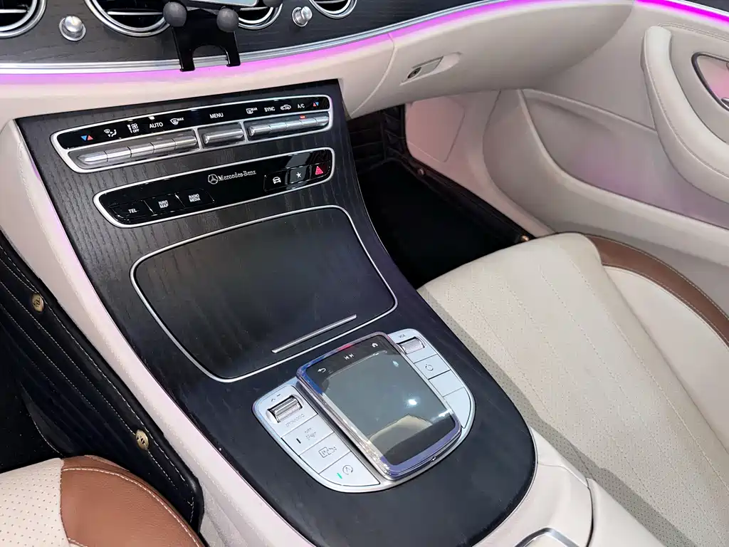 Mercedes-Benz E-Class — миниатюра 11