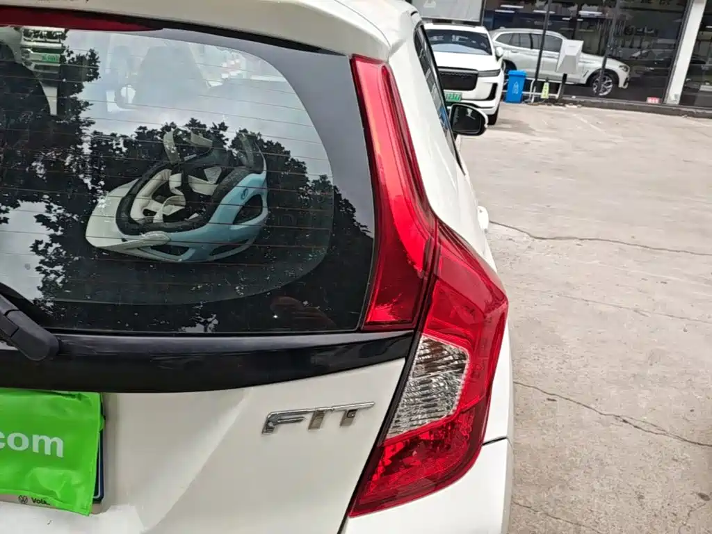 Honda Fit — миниатюра 8