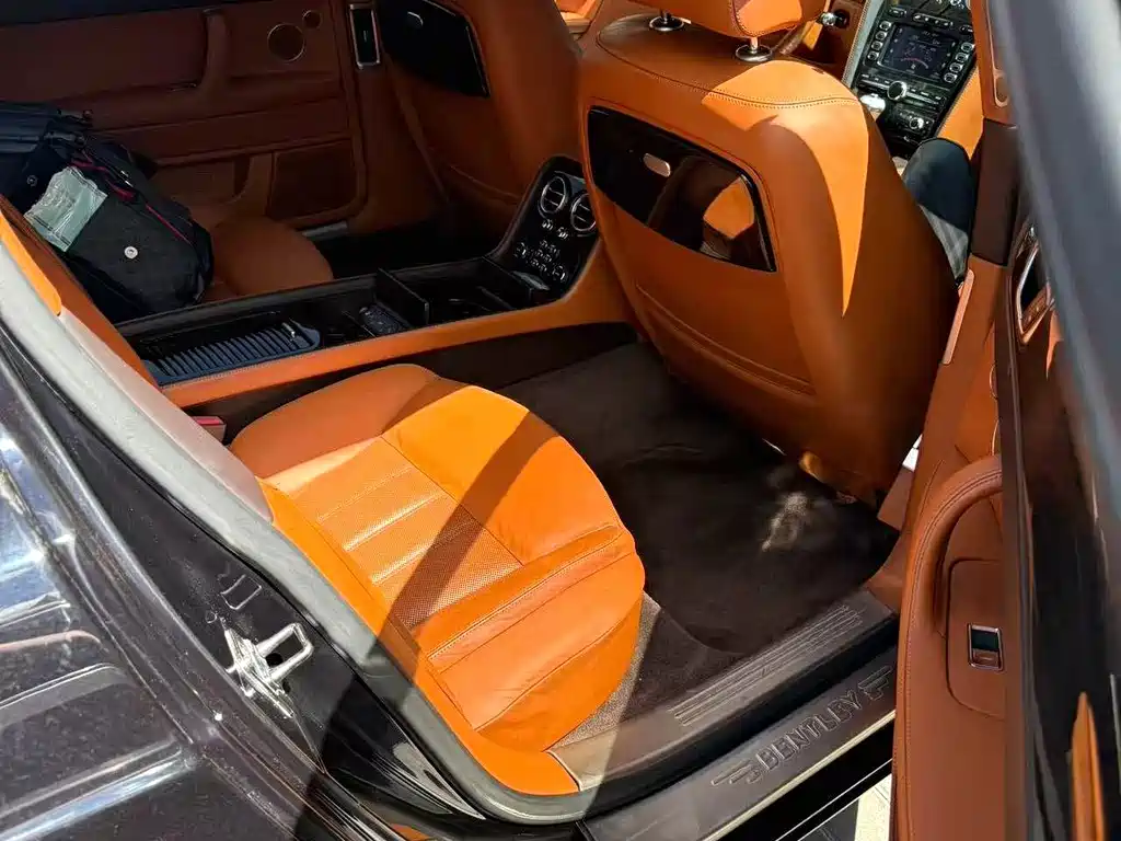 Bentley Flying Spur 2010 6.0T мест