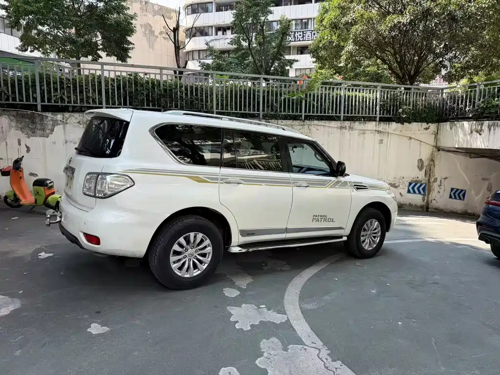 Nissan Patrol — миниатюра 17
