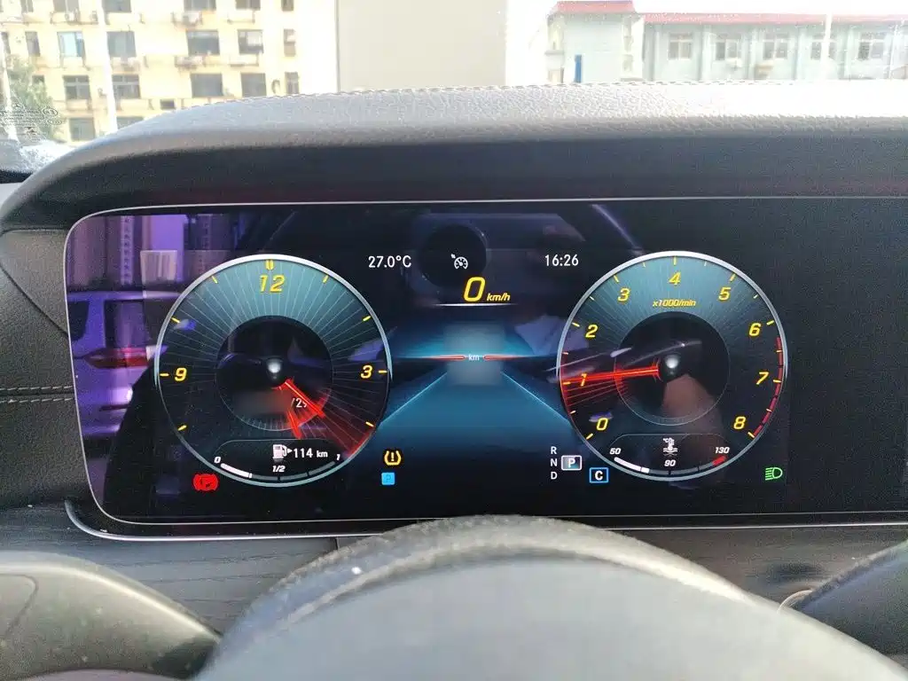 Mercedes-Benz E-Class — миниатюра 4