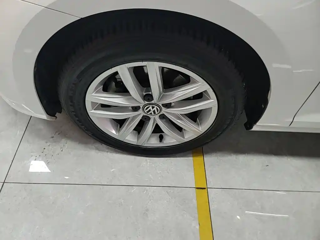 Volkswagen Golf — миниатюра 23