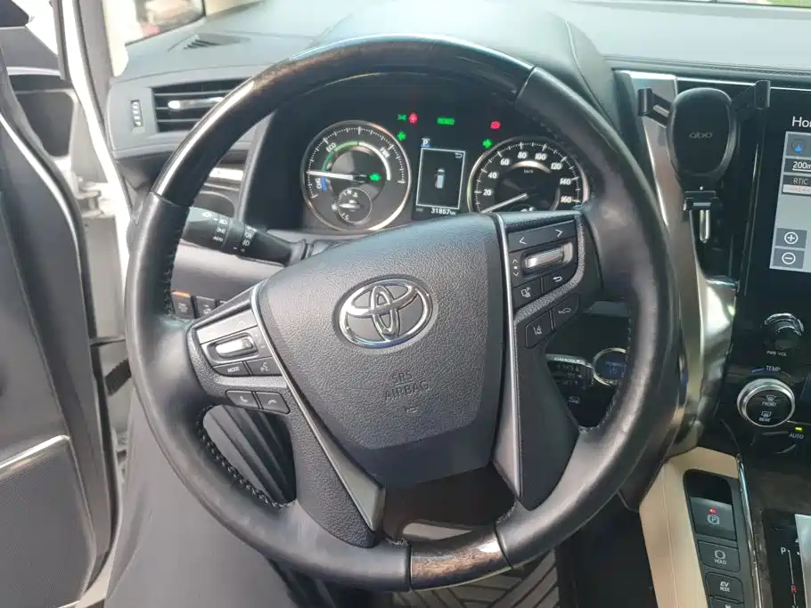 Toyota Alphard — миниатюра 15