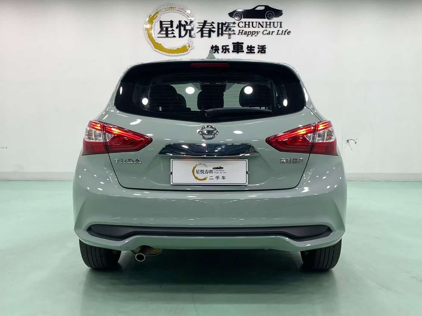 Nissan Tiida 1.6 л 2024 г. Серебристо-серый, пробег 20000 км