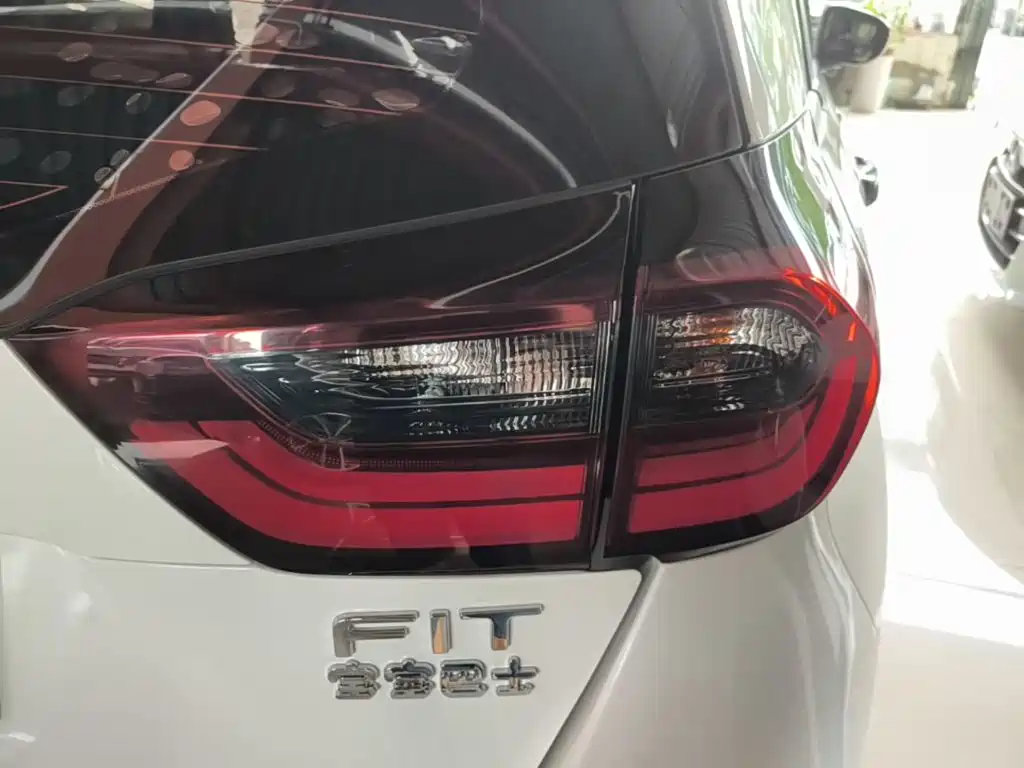 Honda Fit — миниатюра 8