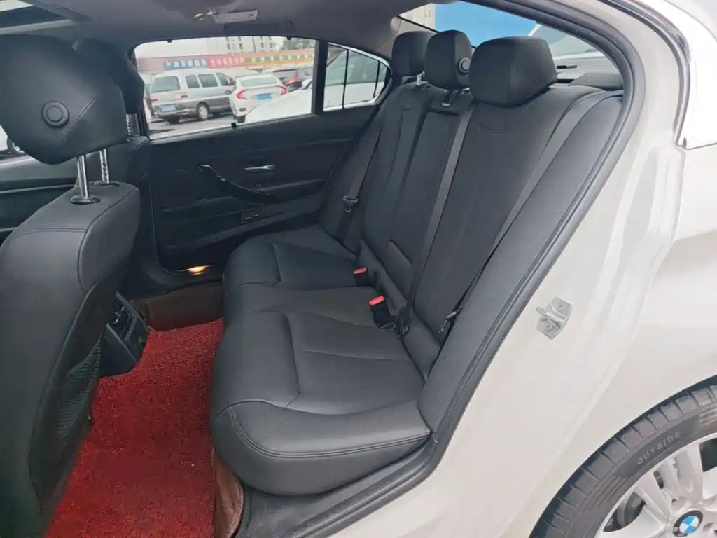 BMW 3 Series — миниатюра 17