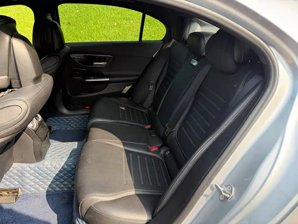Mercedes-Benz C-Class — миниатюра 12