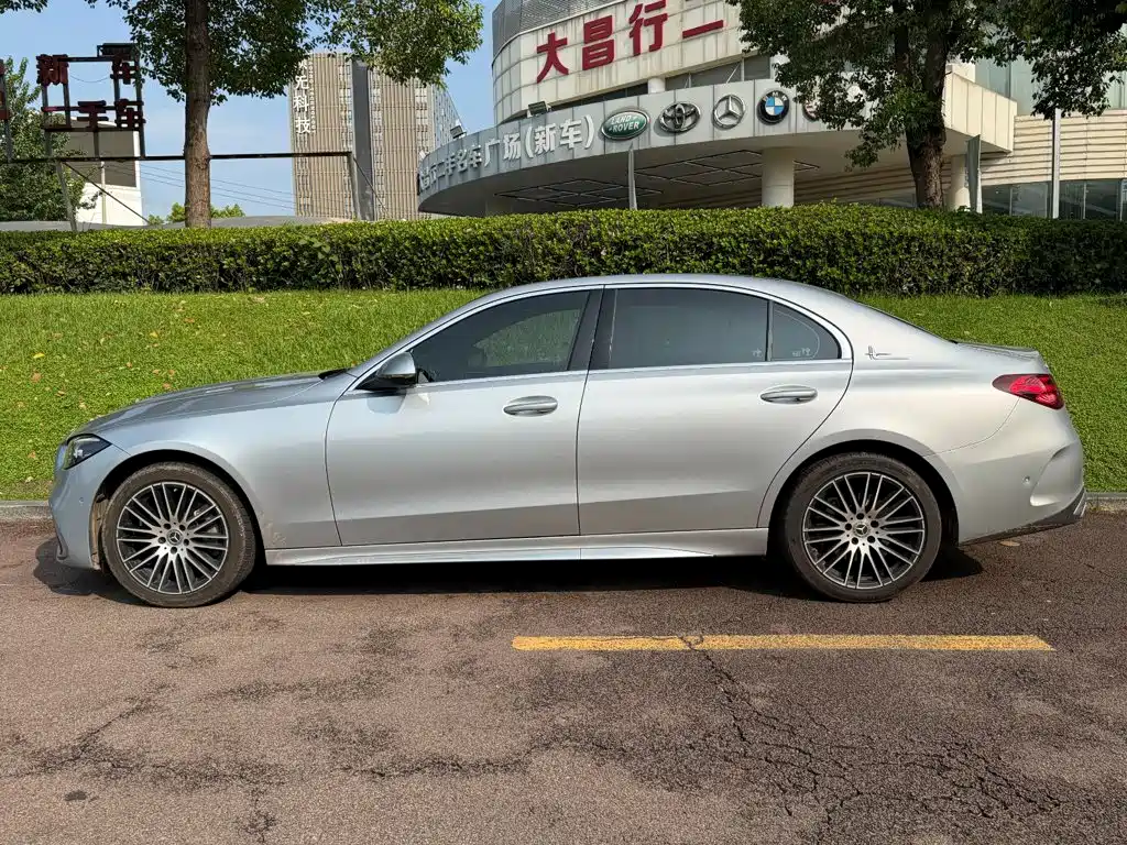 Mercedes-Benz C-Class — миниатюра 3