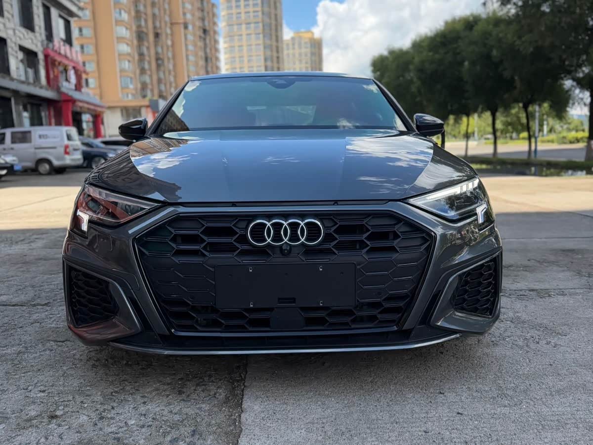 Audi A3 1.4 л 2022 г. Серебристо-серый, пробег 42000 км