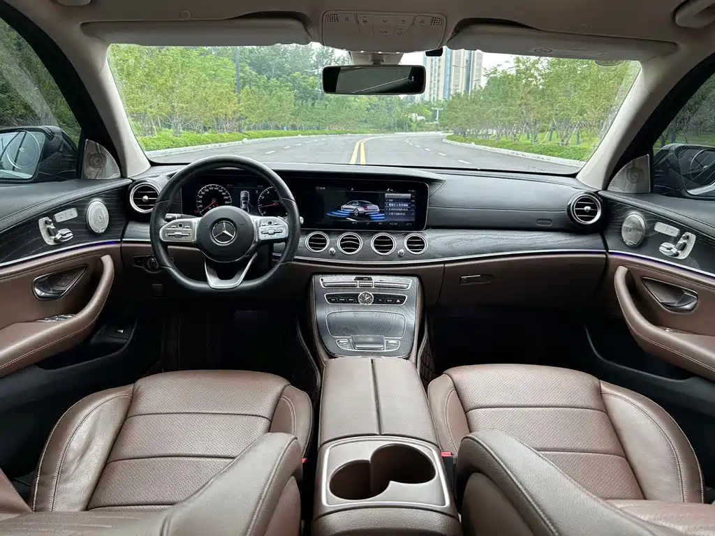 Mercedes-Benz E-Class — миниатюра 7