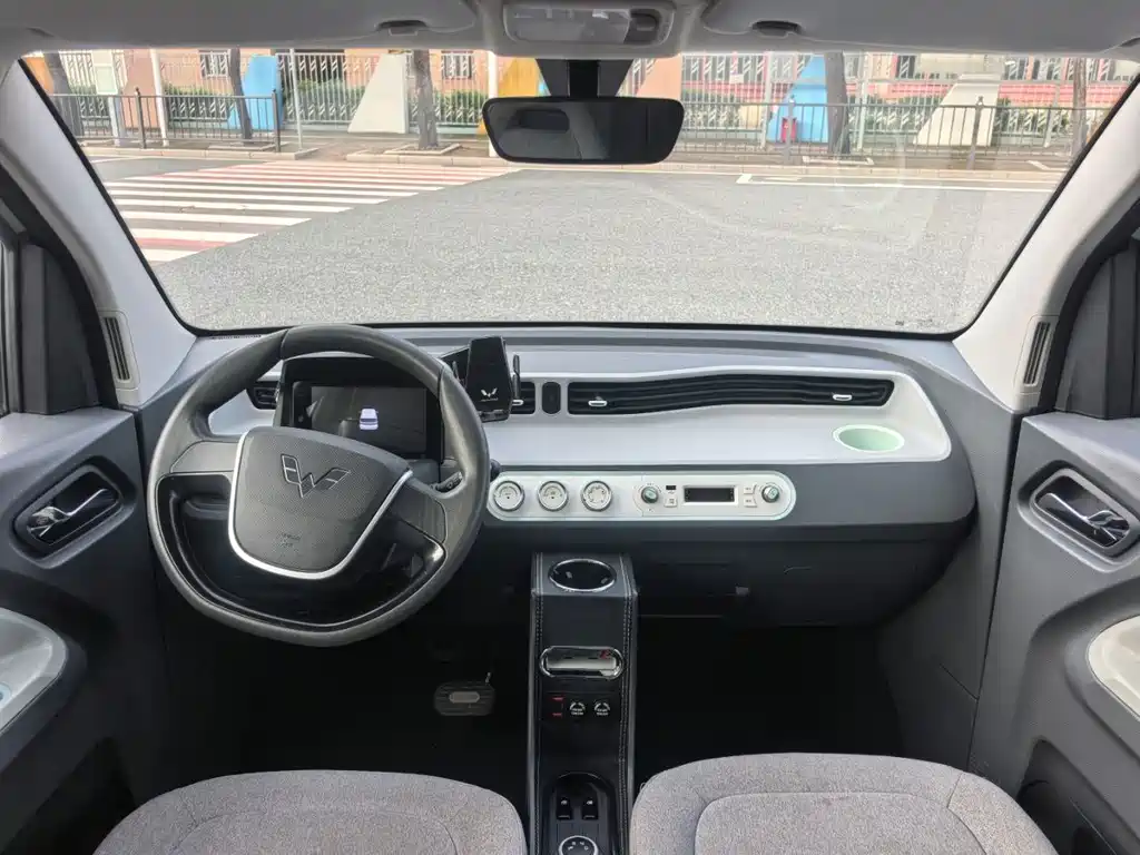 Wuling MINIEV — миниатюра 5