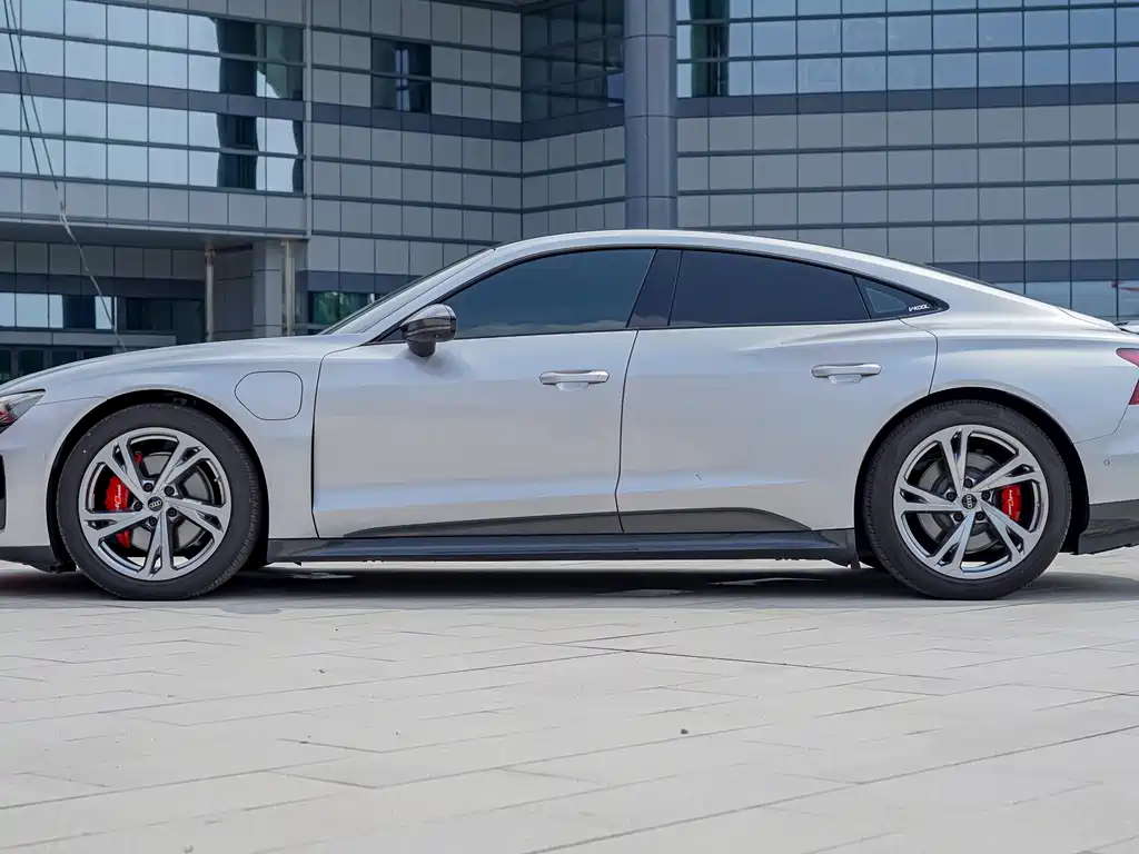 Audi e-tron GT — миниатюра 9