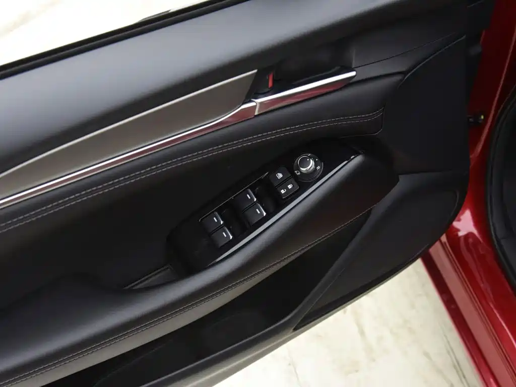 Mazda Atenza — миниатюра 8