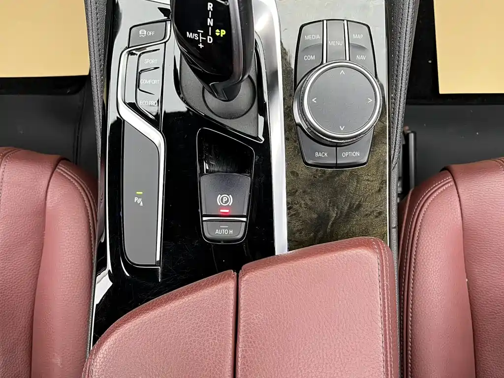BMW 5 Series — миниатюра 23