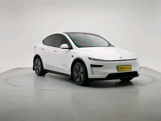 Tesla Model Y 2025
