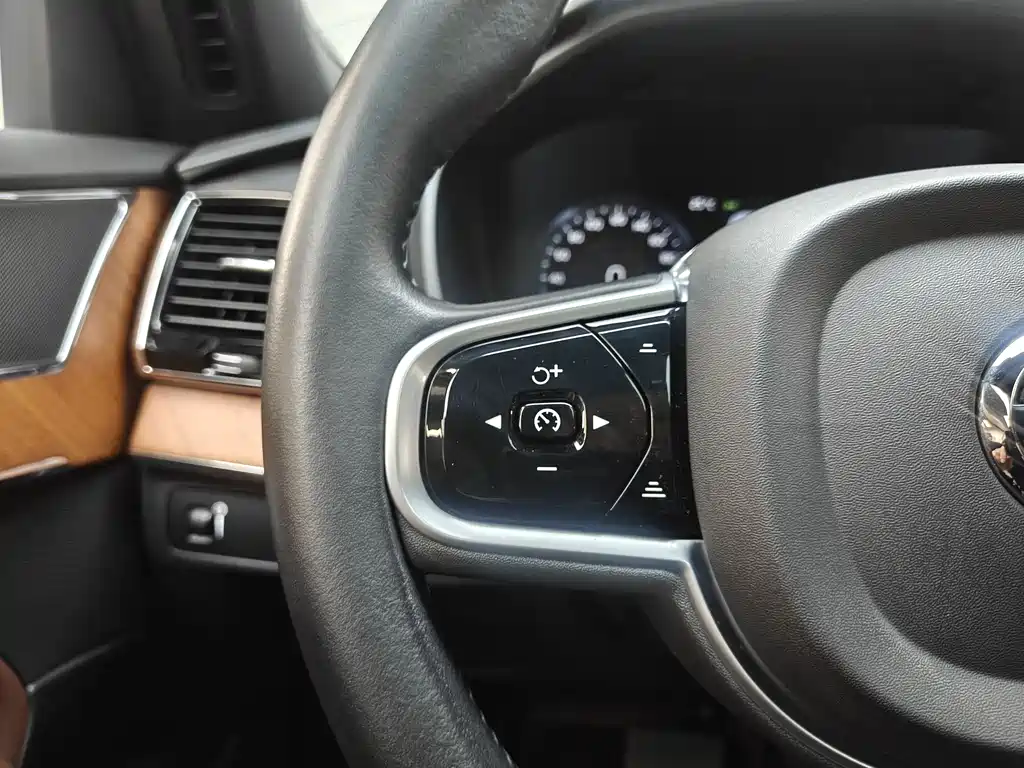 Volvo XC90 2021 B6 Luxury 7 мест