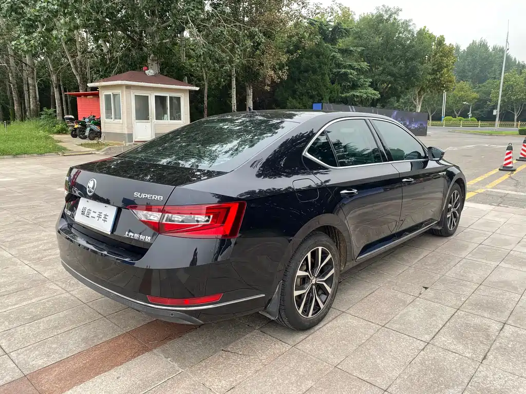 Skoda Superb — миниатюра 4