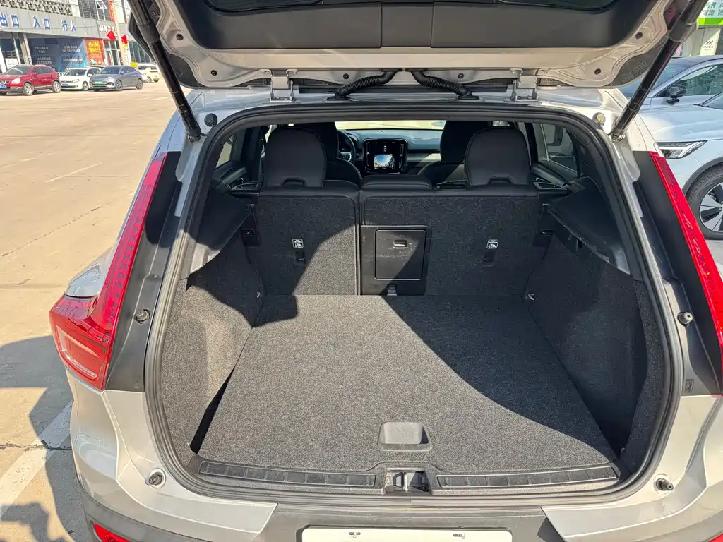 Volvo XC40 — миниатюра 8