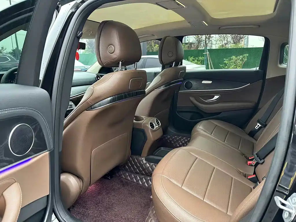 Mercedes-Benz E-Class — миниатюра 6