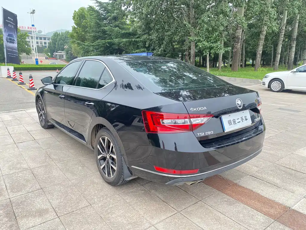 Skoda Superb — миниатюра 6