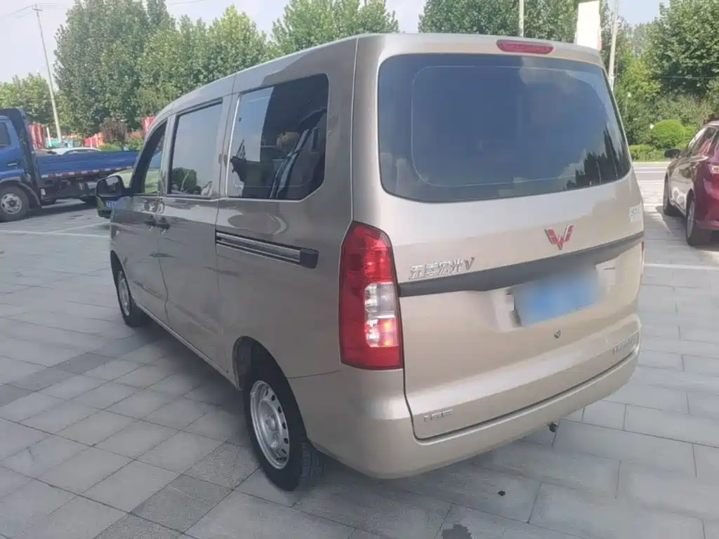 Wuling Hongguang V — миниатюра 5