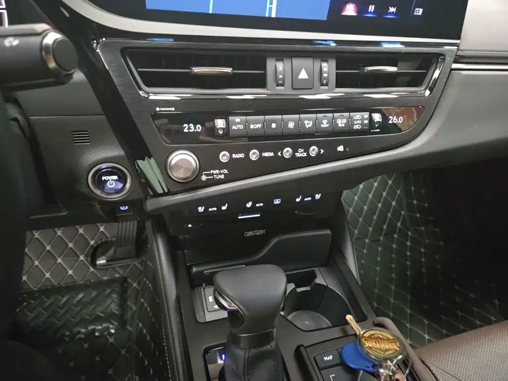 Lexus ES — миниатюра 13